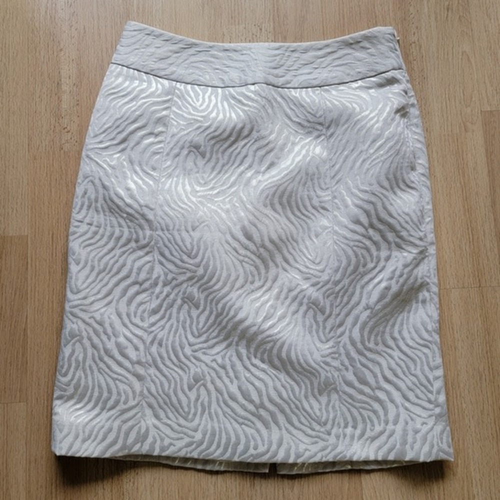 Ann Taylor LOFT Textured Shimmery‎ Pencil Skirt Cream Silver